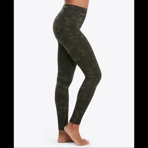 SPANX Look At Me Now Seamless Legging